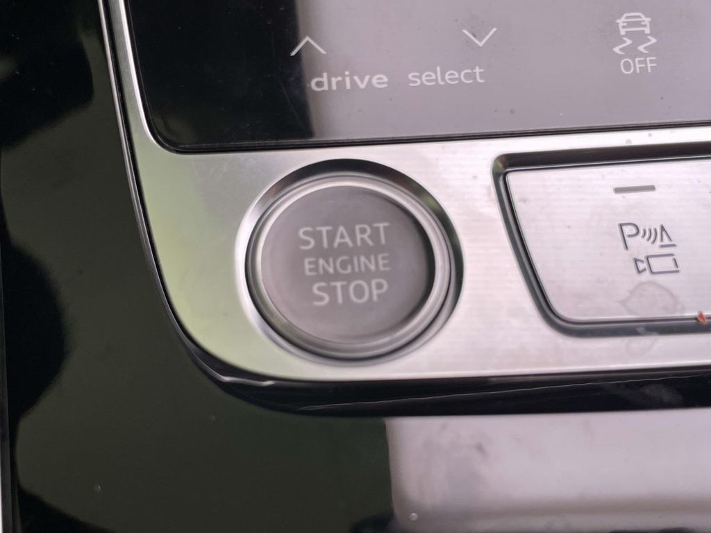 2021 Audi Q7 55 Prestige photo 38