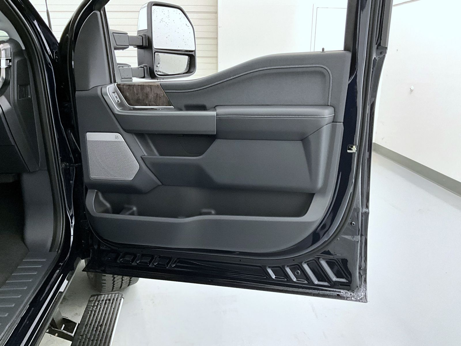 2025 Ford F-350 Lariat photo 16
