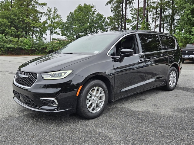 2026 Chrysler Pacifica photo 3
