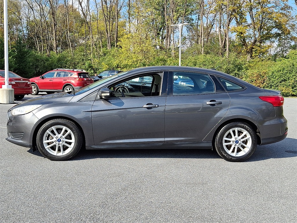 2017 Ford Focus SE photo 3