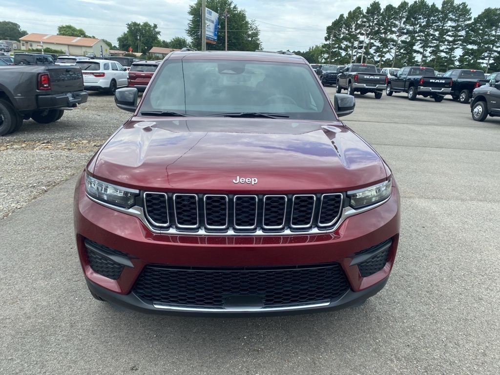 2025 Jeep Grand Cherokee Laredo X photo 2