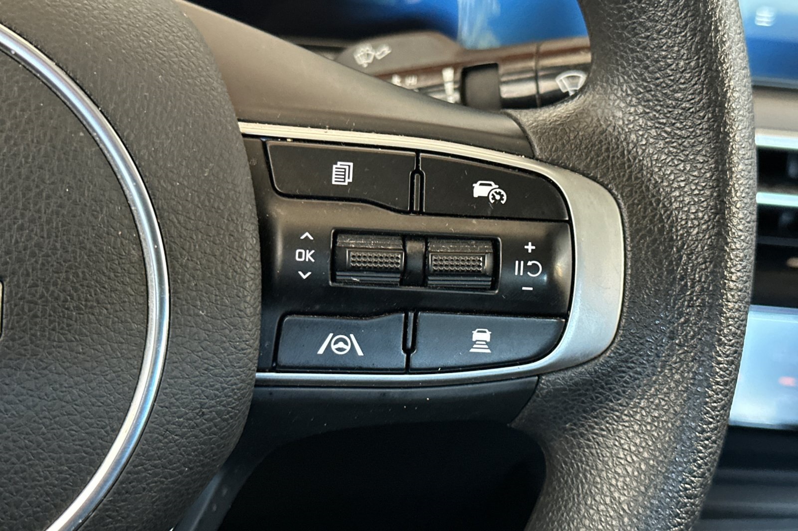 2025 Kia K5 LXS photo 25