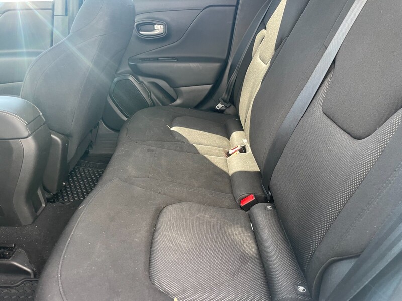2023 Jeep Renegade Latitude photo 3