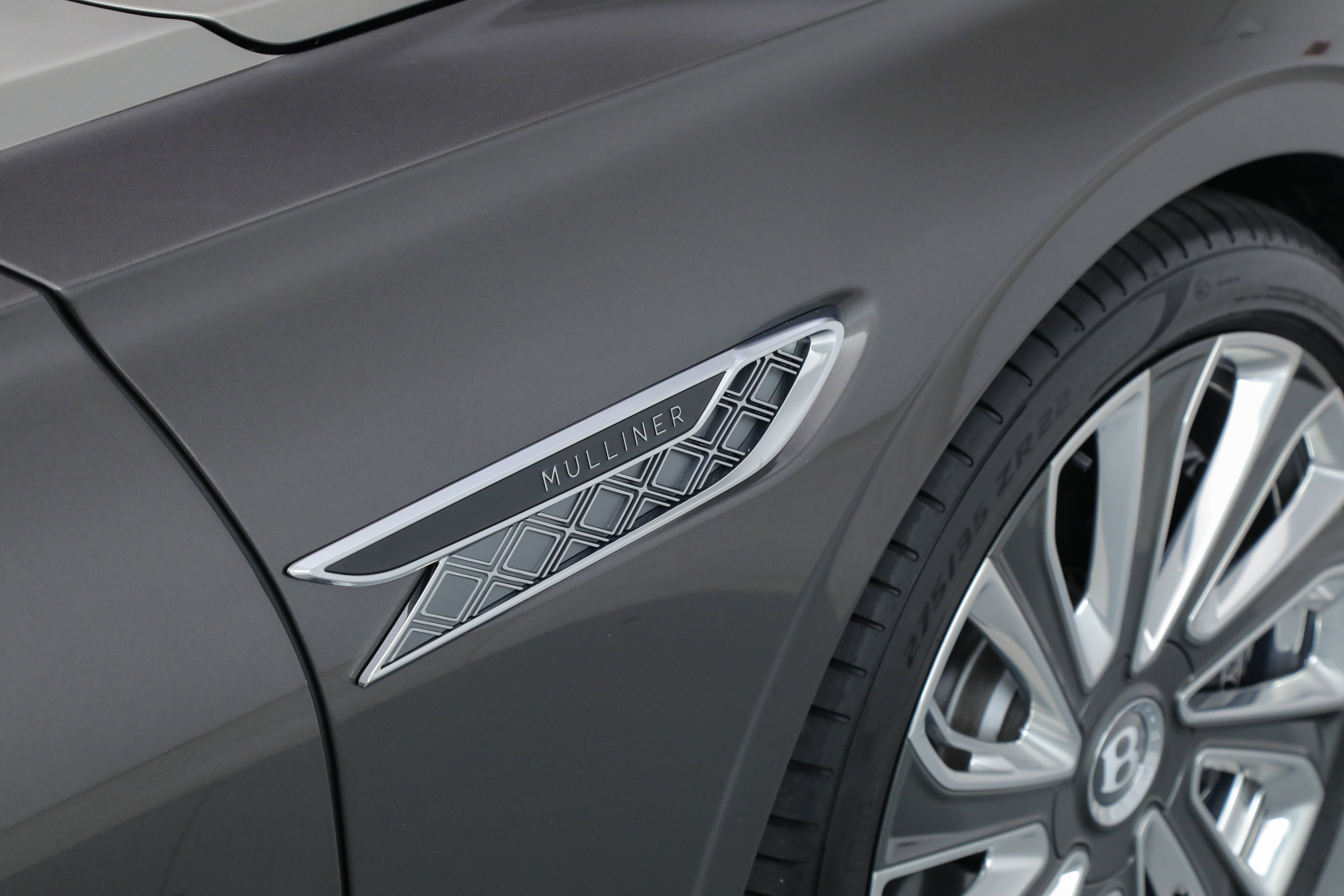 2025 Bentley Flying Spur Mulliner photo 15