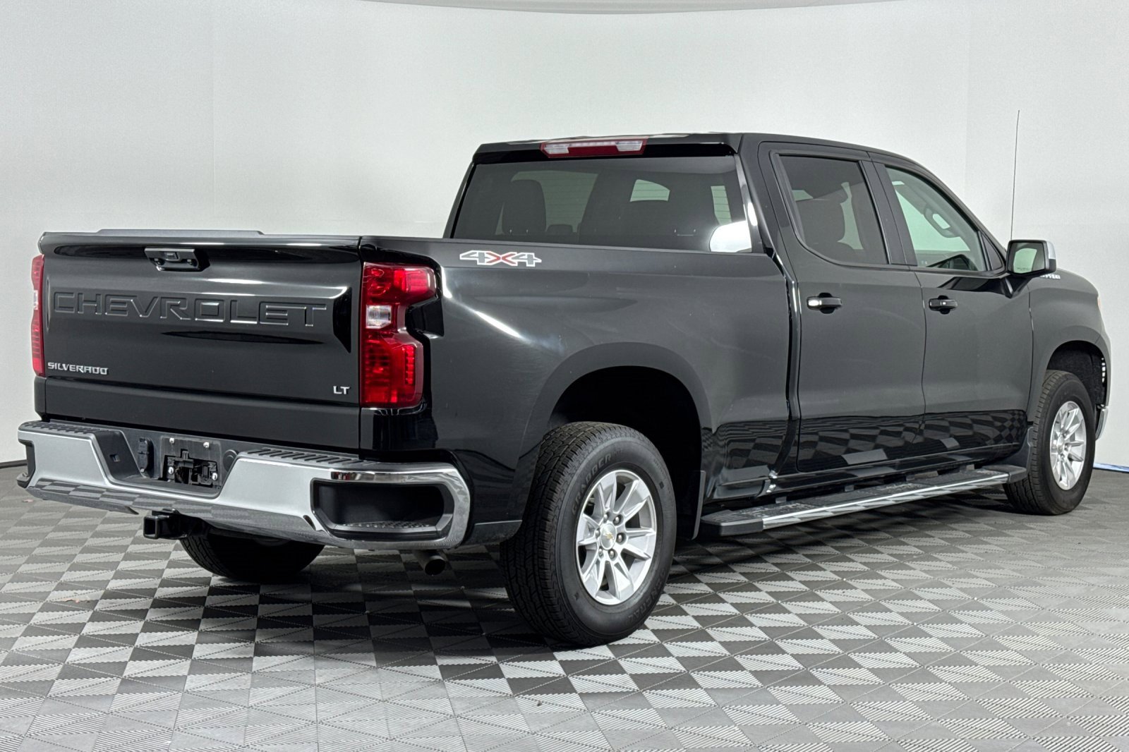 2024 Chevrolet Silverado 1500 LT photo 4