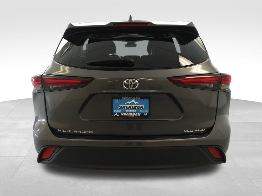 2024 Toyota Highlander XLE photo 6