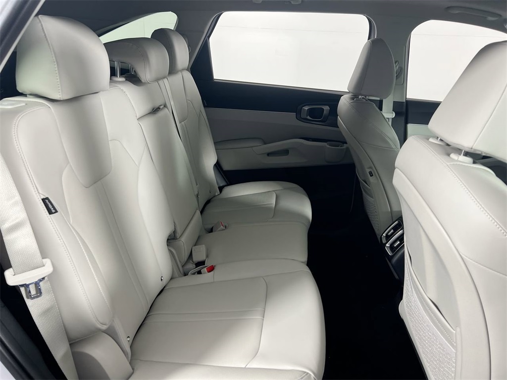 2025 Kia Sorento S photo 23