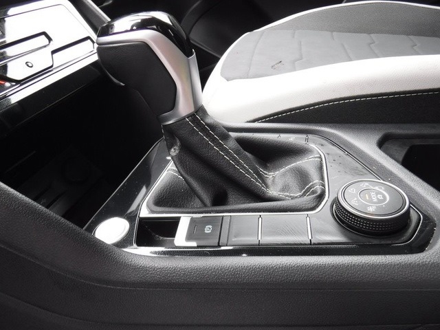 2025 Volkswagen Taos SE photo 15