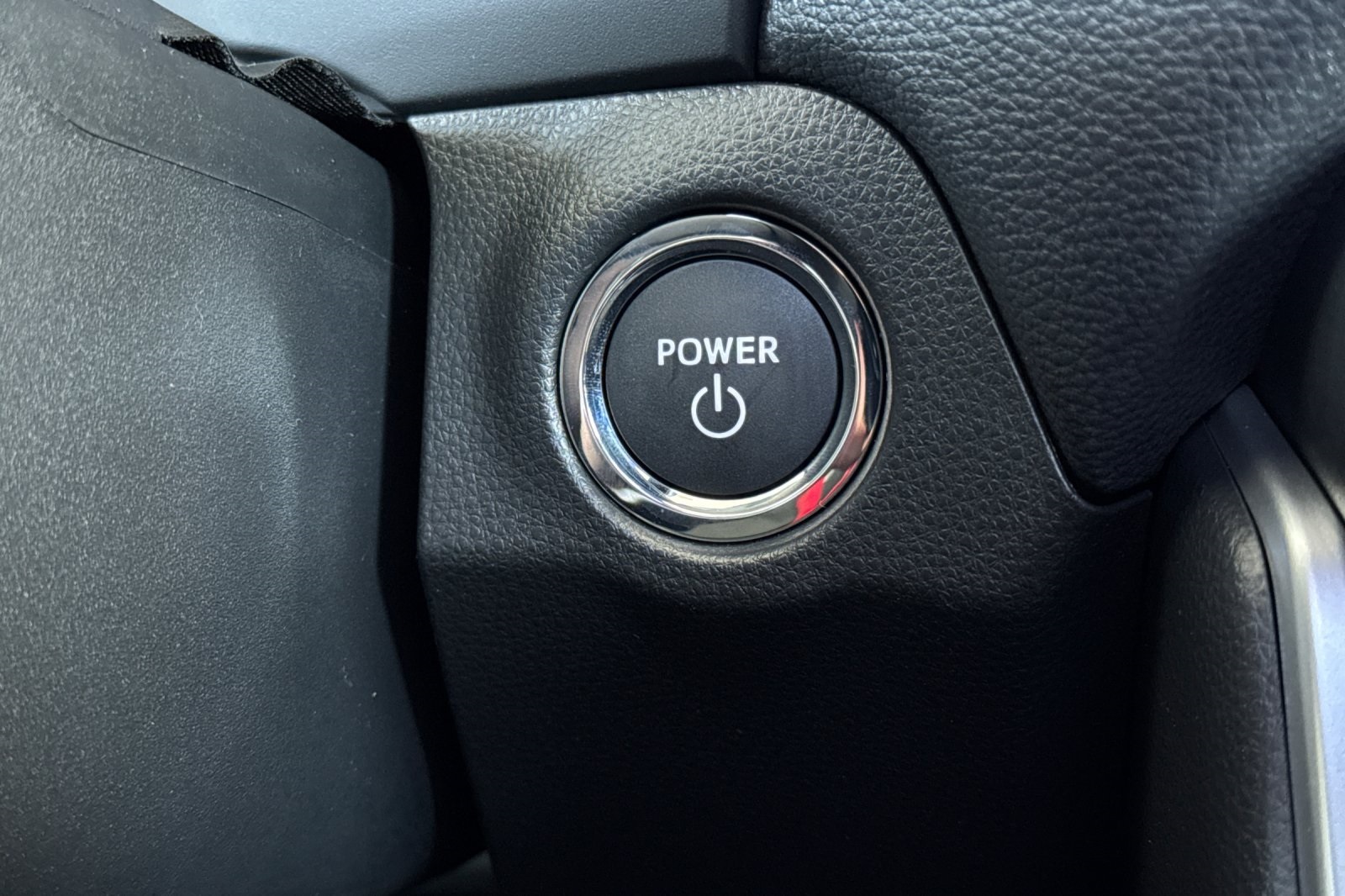 2025 Toyota RAV4 Hybrid XLE photo 23