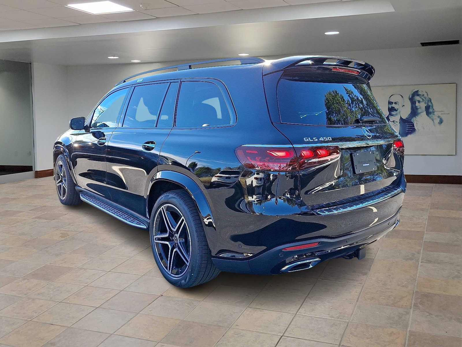 2026 Mercedes Benz GLS 450 4MATIC photo 2