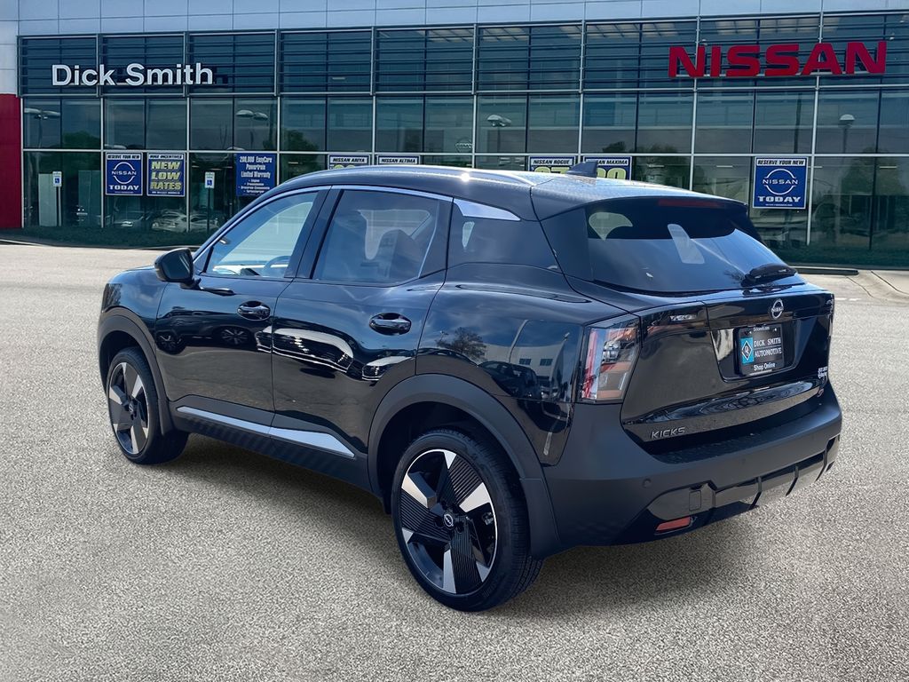 2026 Nissan Kicks SR photo 3