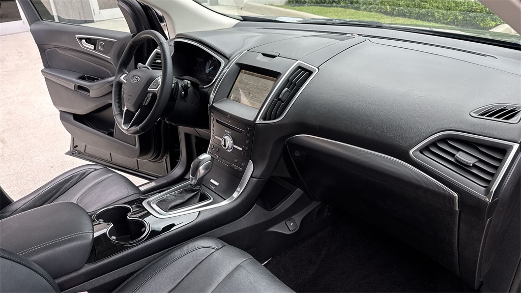 2017 Ford Edge Titanium photo 31
