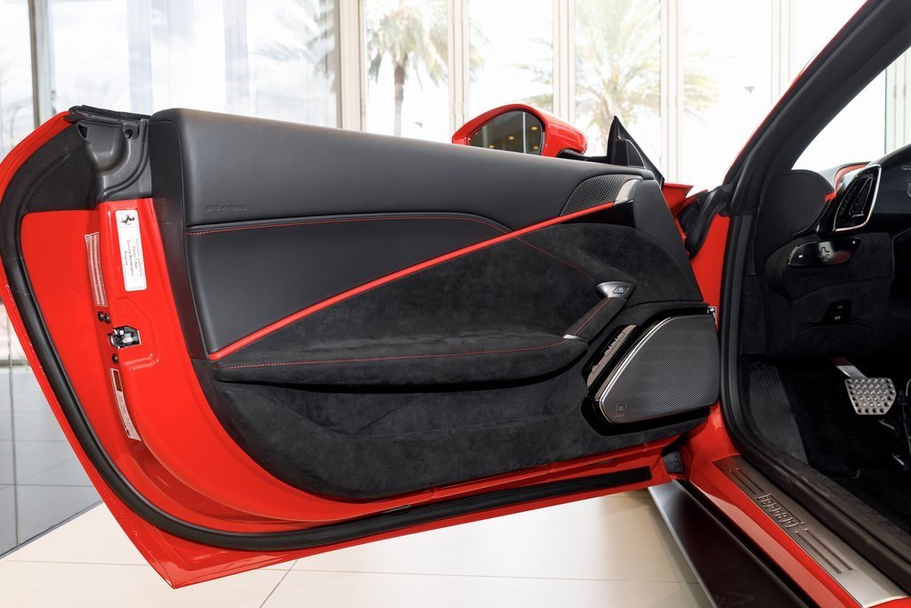 2025 Ferrari Roma Spider photo 13