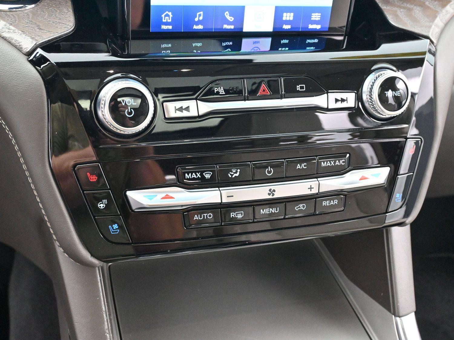 2022 Ford Explorer Platinum photo 22
