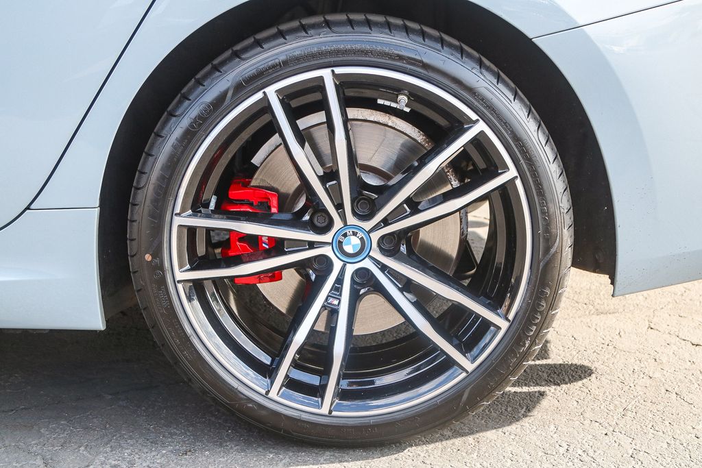 2023 Bmw 330e photo 9