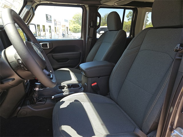 2025 Jeep Wrangler Sport S photo 14
