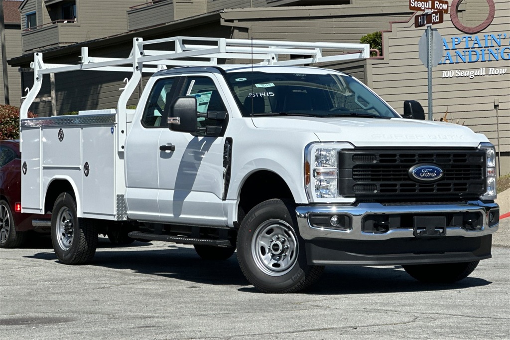 2025 Ford F-250 photo 2