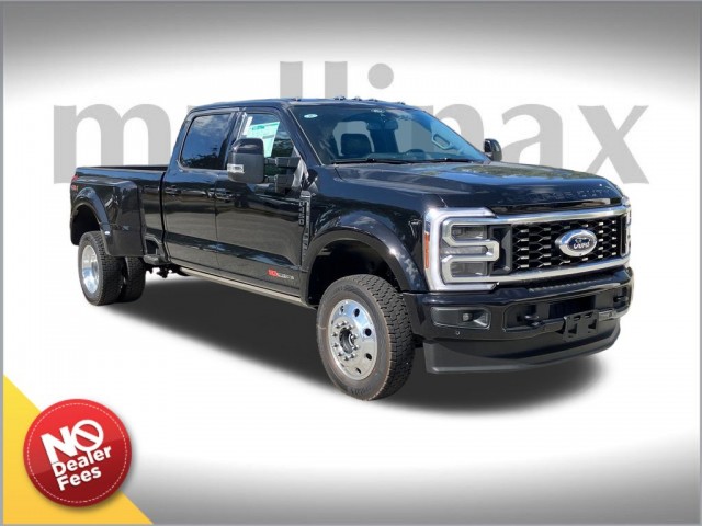 2025 Ford F-450 Super Duty Platinum's photo