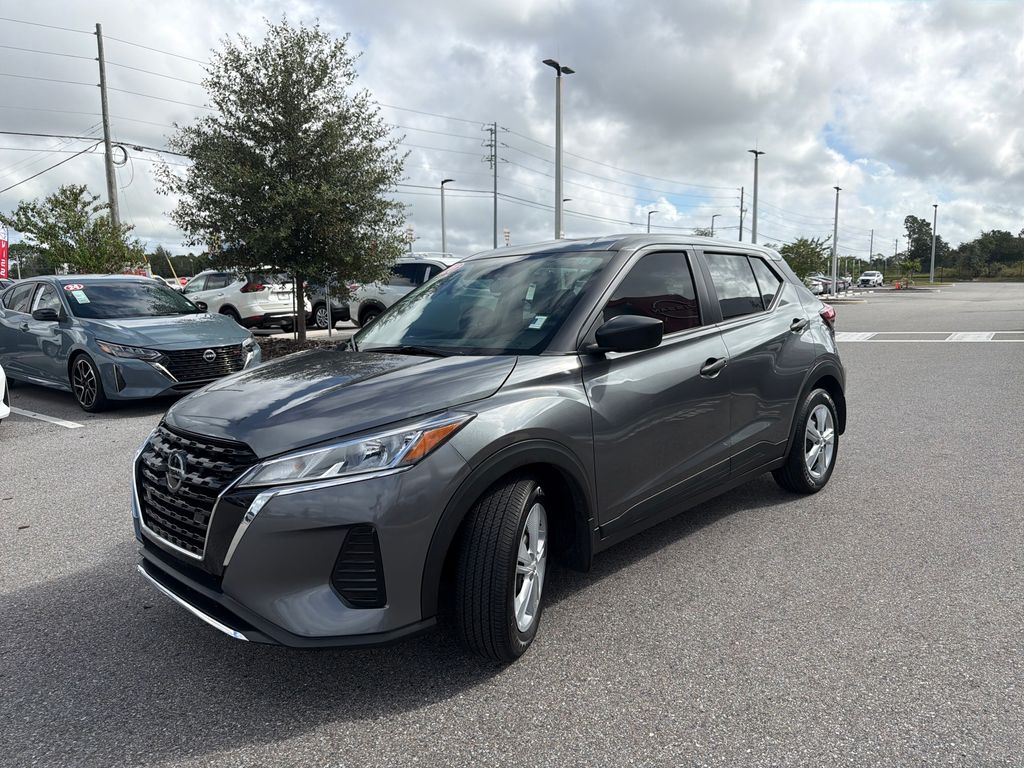 2021 Nissan Kicks S photo 3