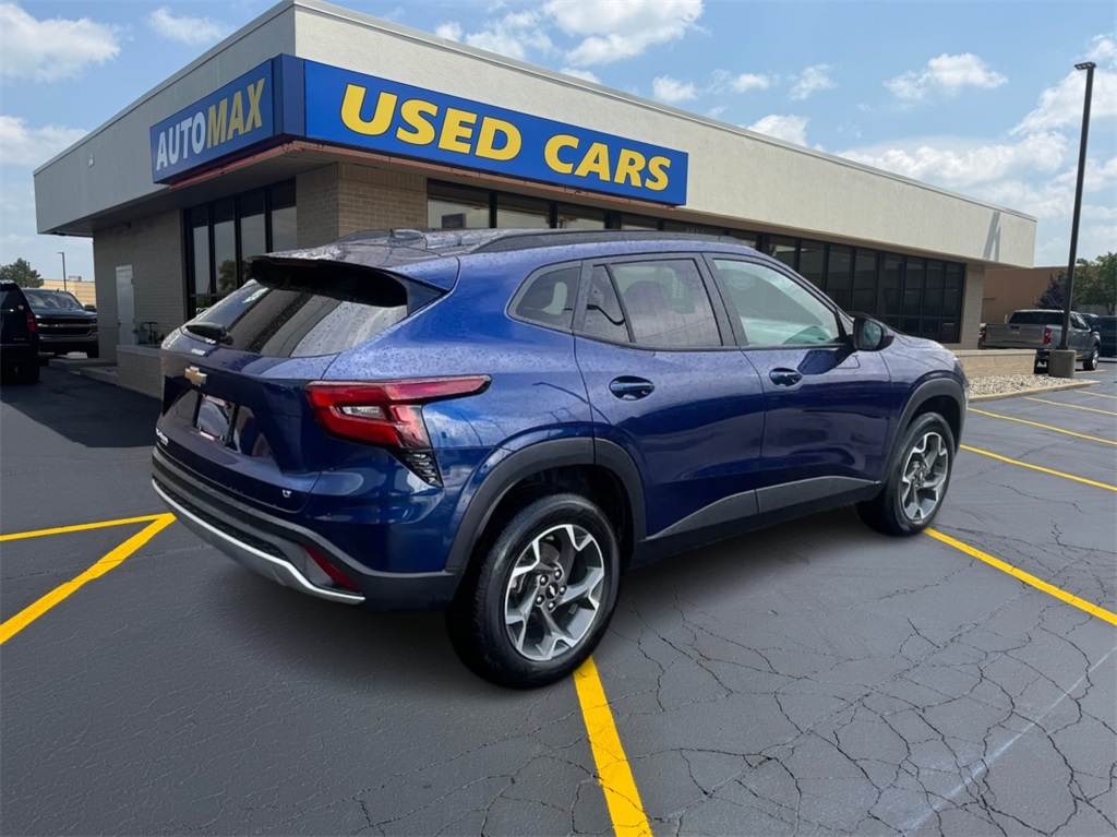 2024 Chevrolet Trax LT photo 4