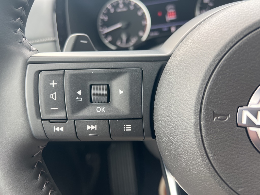 2025 Nissan Pathfinder SV photo 21