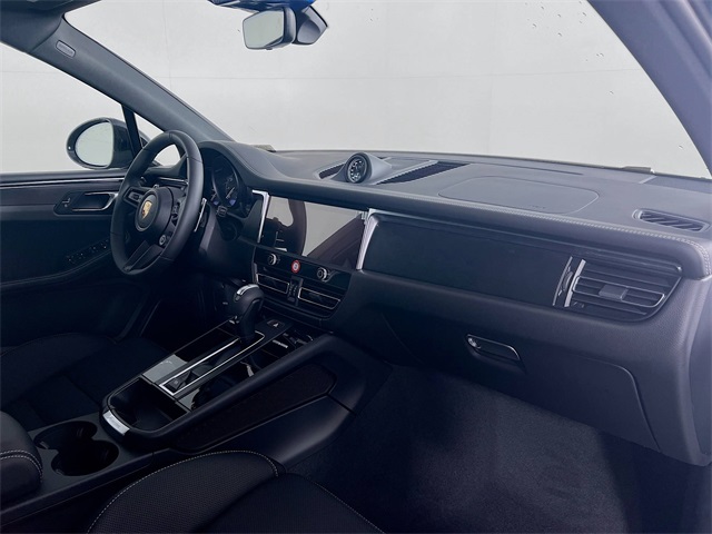 2026 Porsche Macan GTS photo 25