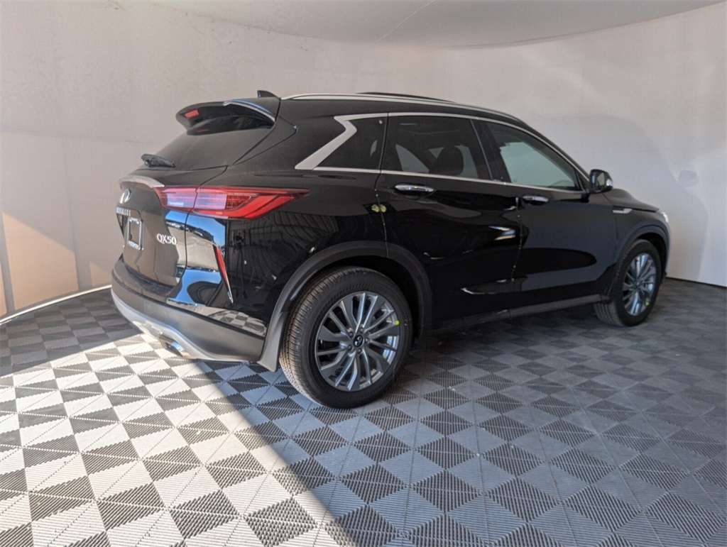 2025 Infiniti QX50 Luxe AWD photo 9