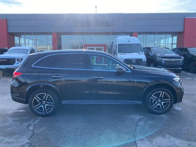 2025 Mercedes Benz GLC 300 4MATIC photo 4