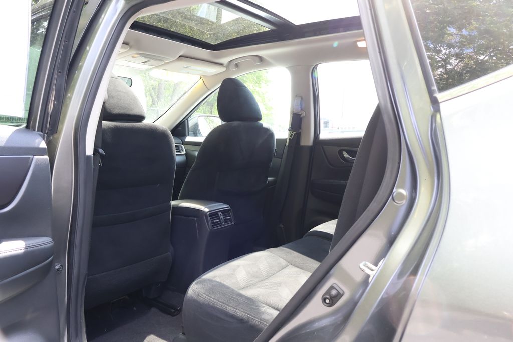 2016 Nissan Rogue SV photo 38