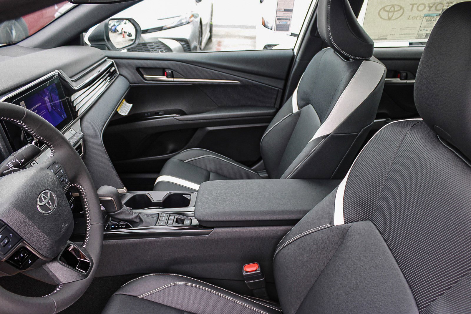 2025 Toyota Camry SE photo 17