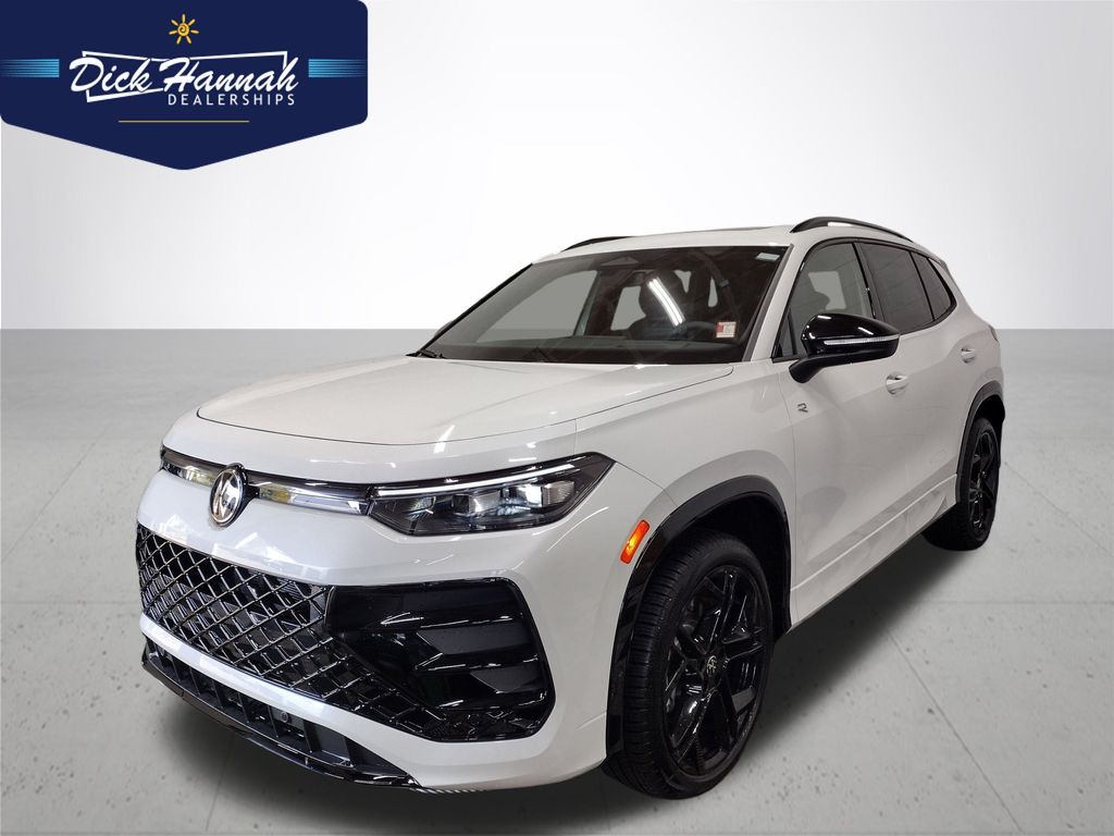 2025 Volkswagen Tiguan SE R-LINE BLACK's photo