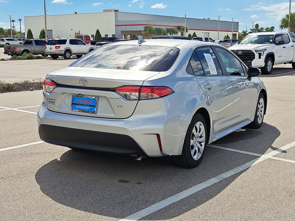 2024 Toyota Corolla LE photo 2