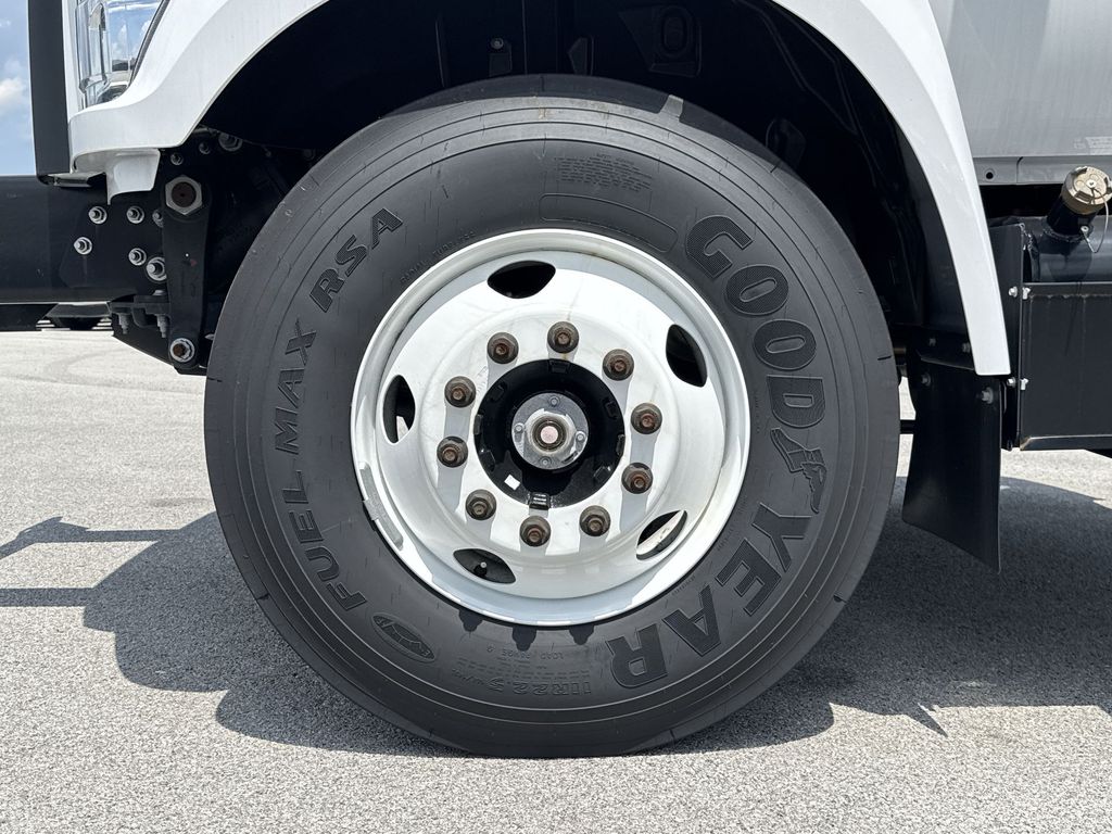 2025 Ford F-650 Base photo 17