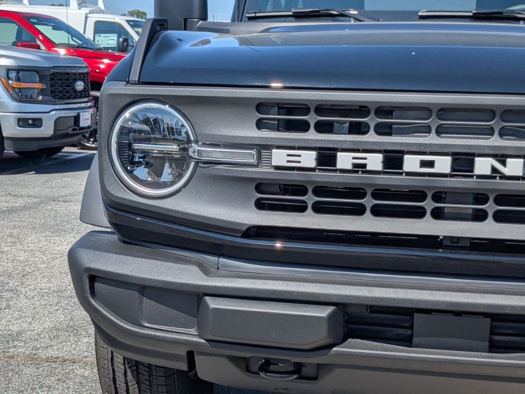 2025 Ford Bronco Base photo 9