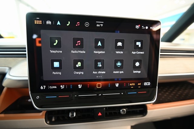 2025 Volkswagen ID. Buzz Pro Plus photo 4