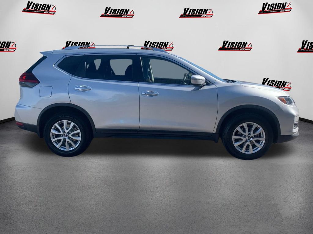 2020 Nissan Rogue SV photo 4