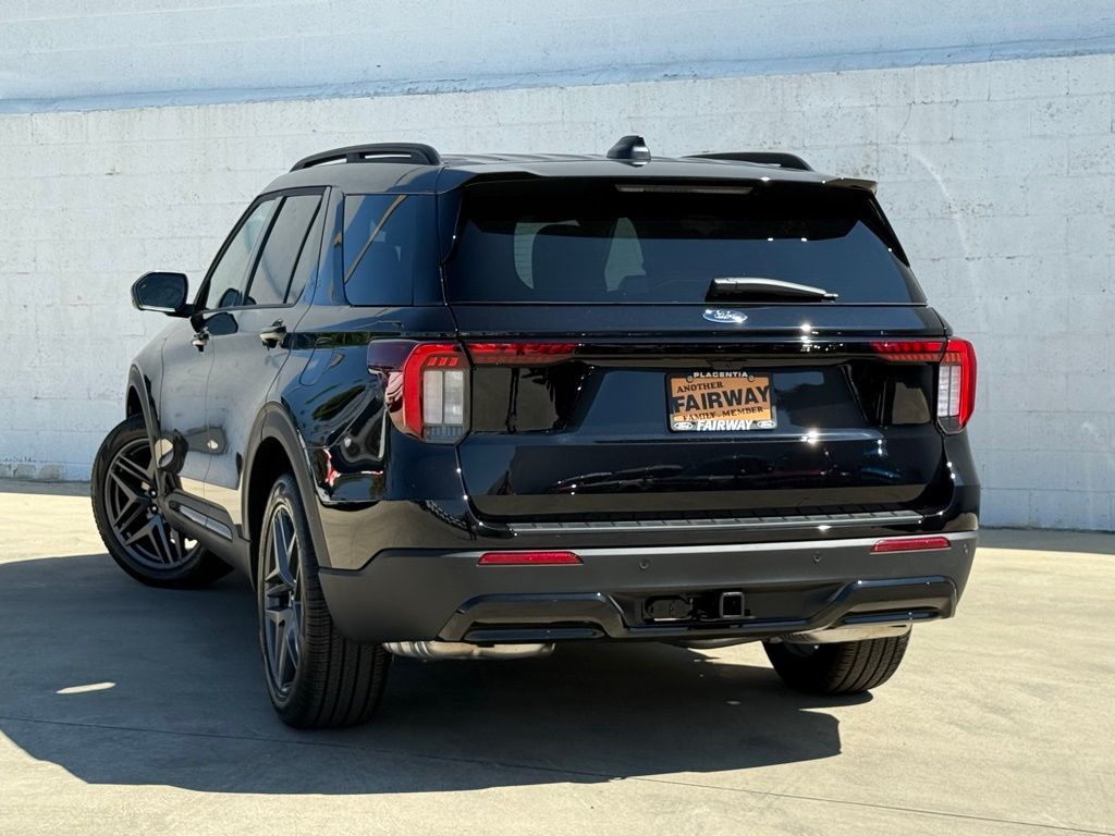 2025 Ford Explorer ST-Line photo 5