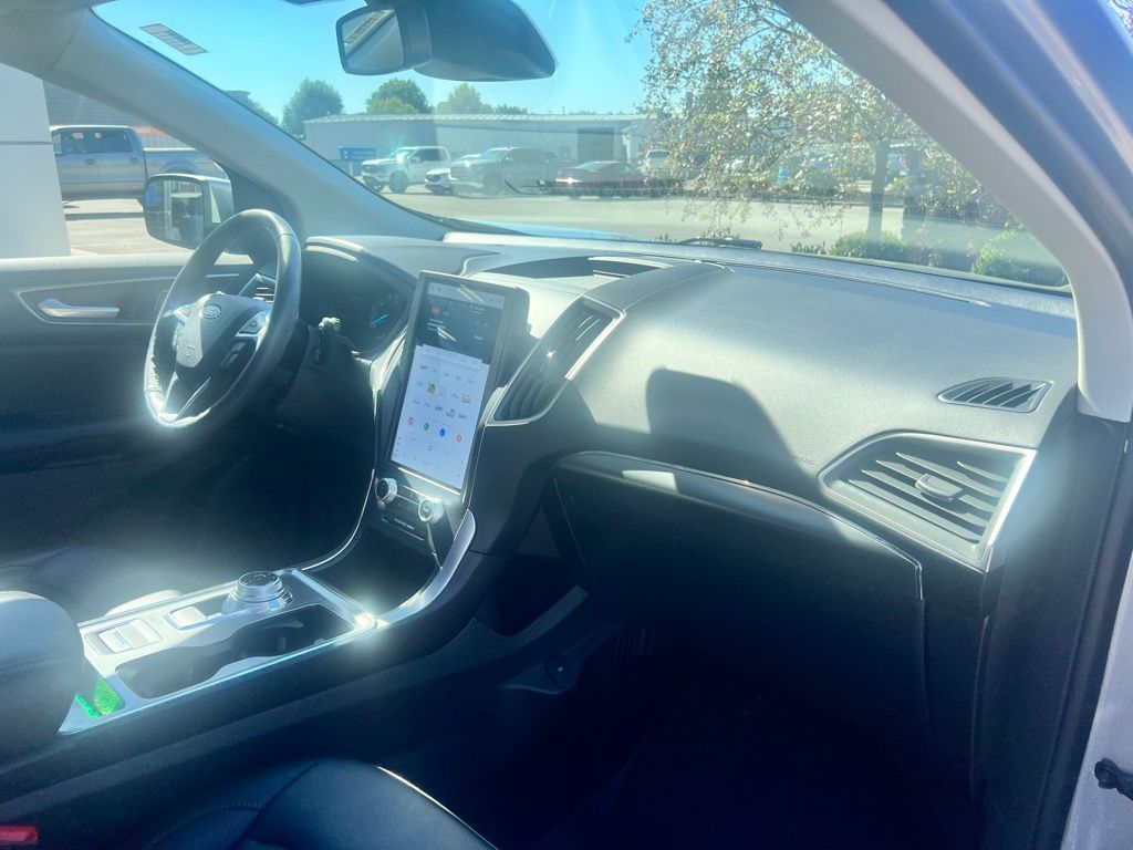 2022 Ford Edge SEL photo 31