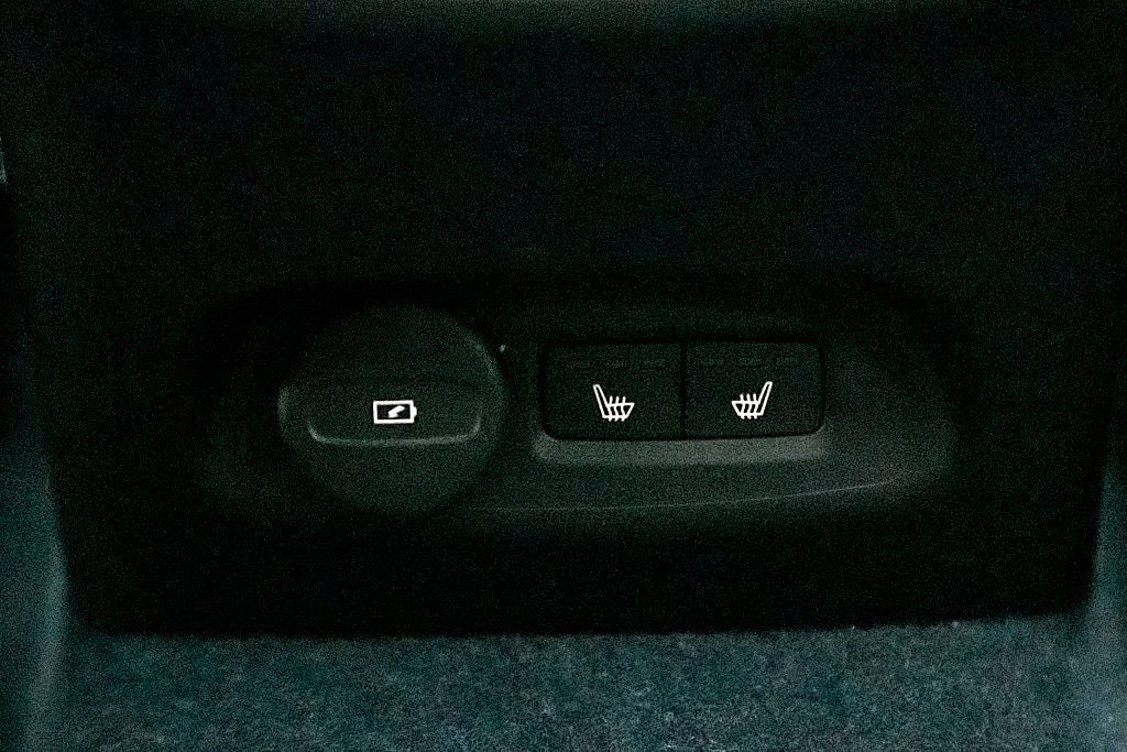 2023 VOLVO XC40 - Image 24