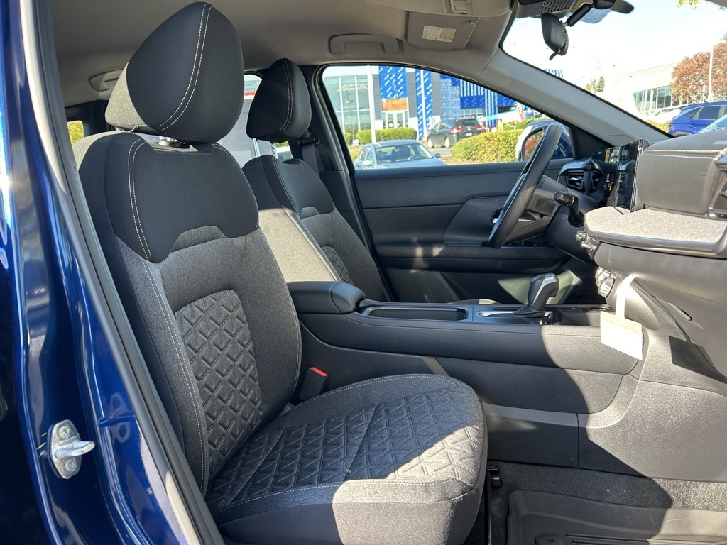 2025 Nissan Kicks SV photo 27