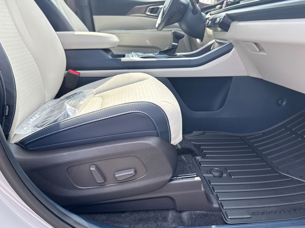 2026 Kia Carnival SX Prestige photo 13