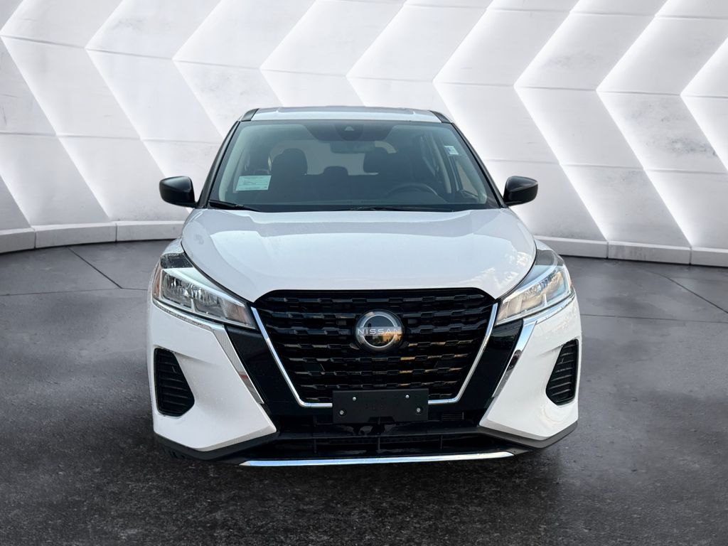 2024 Nissan Kicks S photo 2