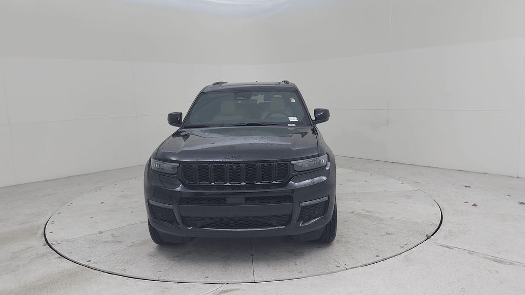 2025 Jeep Grand Cherokee Limited photo 2