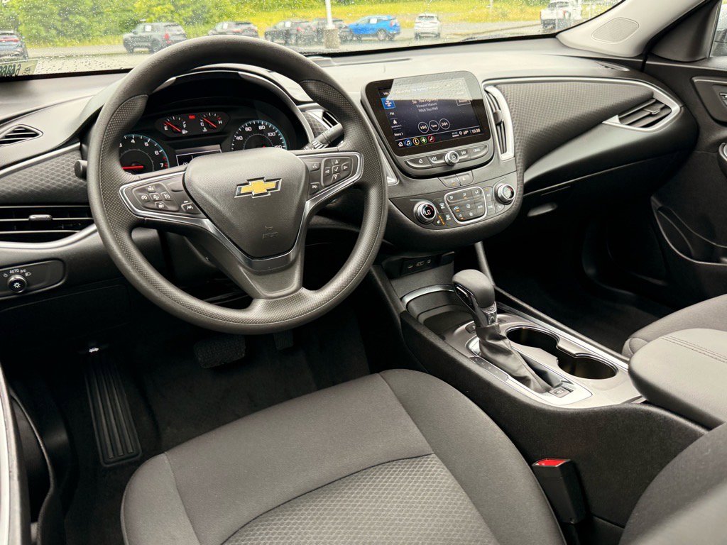 2025 Chevrolet Malibu 1LT photo 9