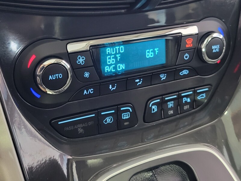 2016 Ford C-Max Energi SEL photo 22