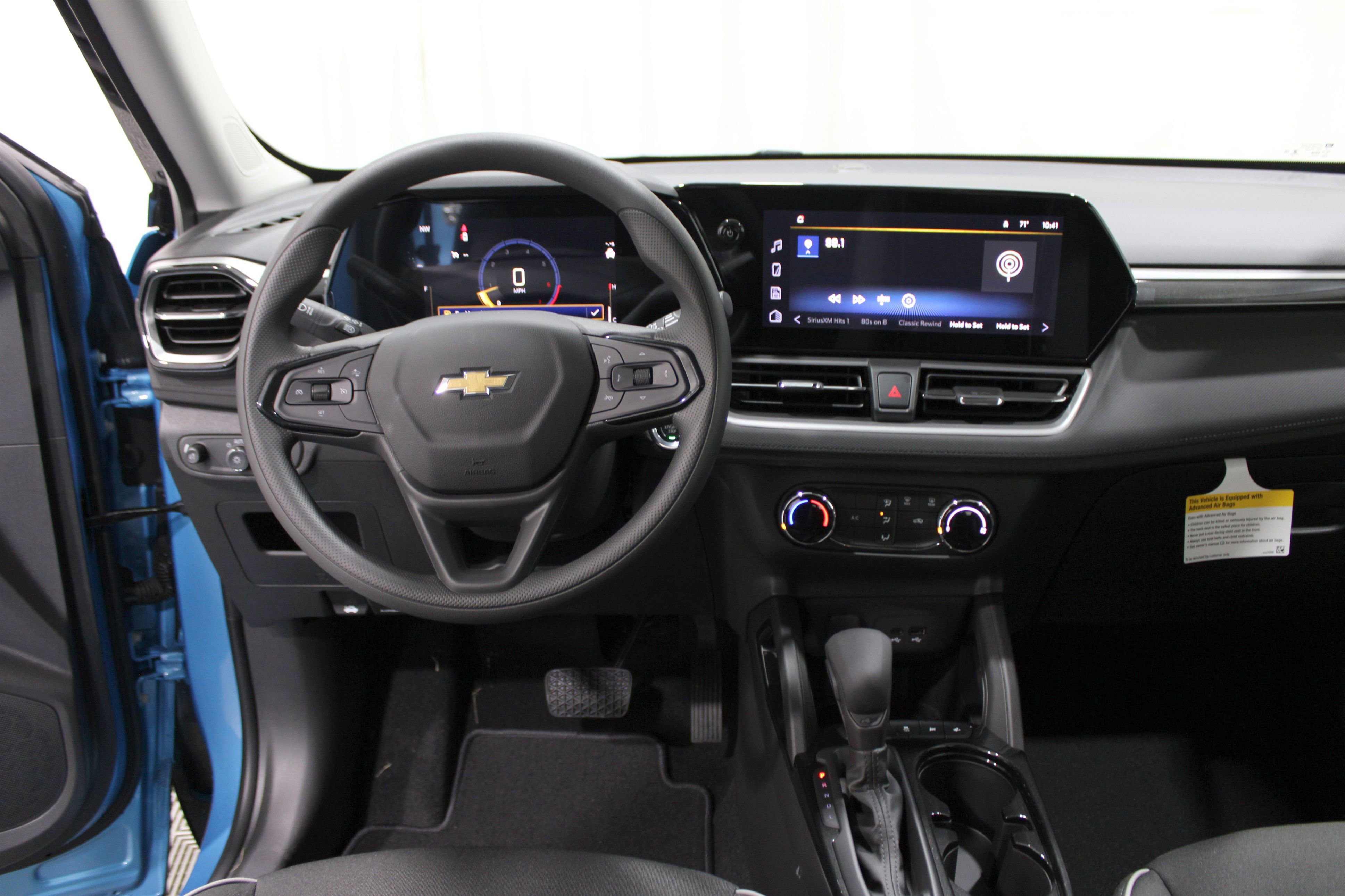 2026 Chevrolet Trailblazer LS photo 2