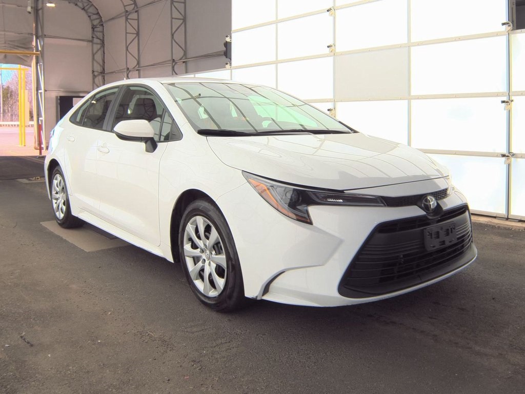 2024 Toyota Corolla LE's photo