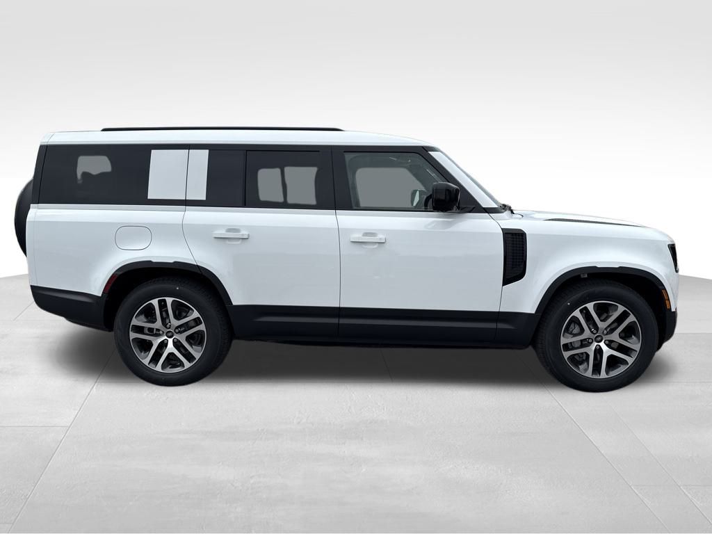 2025 Land Rover Defender 130 S photo 3