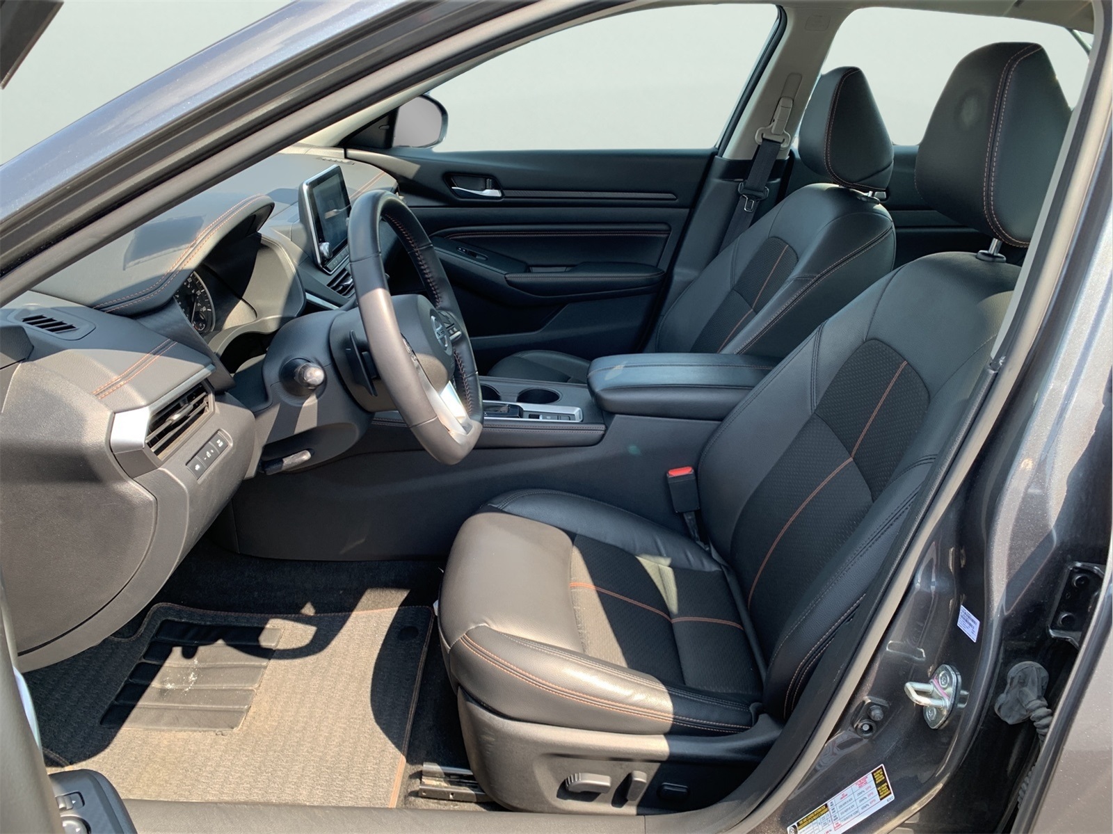 2022 Nissan Altima 2.5 SR photo 9