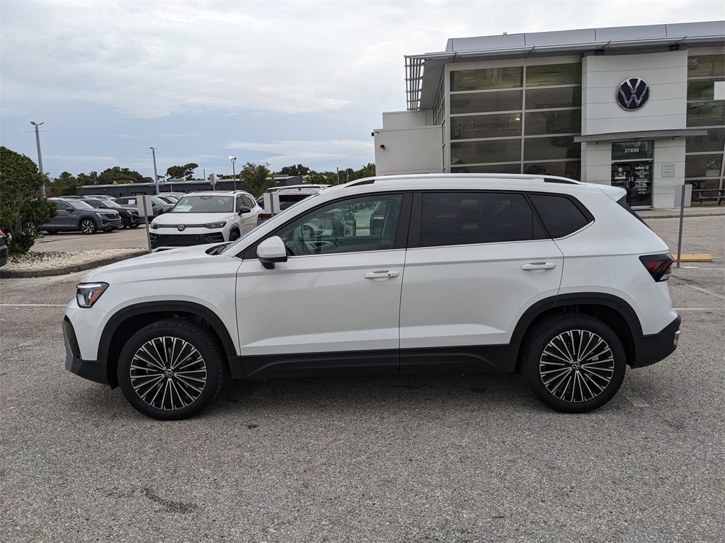 2025 Volkswagen Taos SE photo 4
